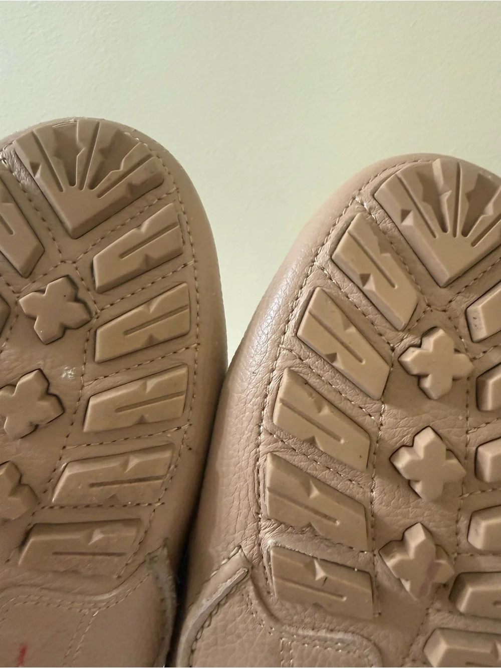Coach 10 Classic Women's Tan Leather Driving Loafers Gold Bit Hardware Preppy
